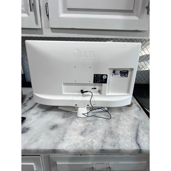 LG 24LJ4540-WU 24” LED TV 1080p HDMI White w/ Remote Tested Works - Picture 5 of 9